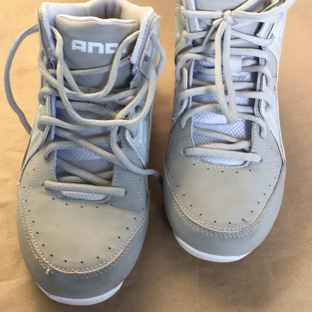 And1 Size 8 Light Grey Like New - image 5